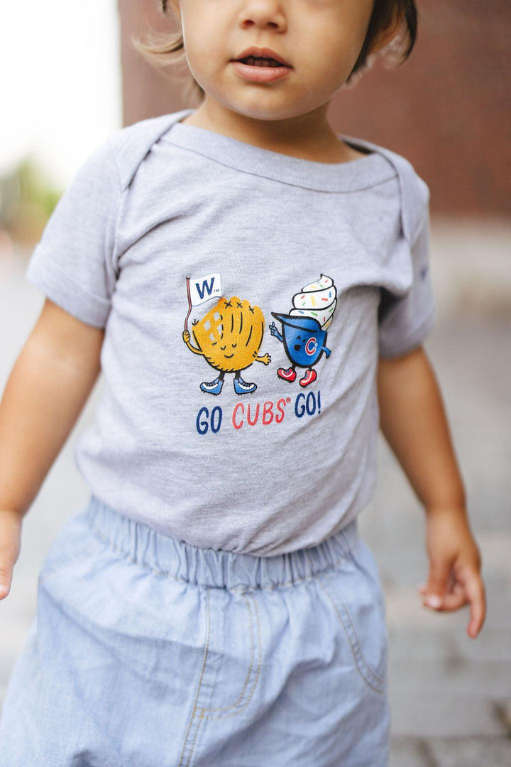 Chicago Cubs X Mini Wonder Game Day Friends Onesie Kids Baby Onesie Alice & Wonder