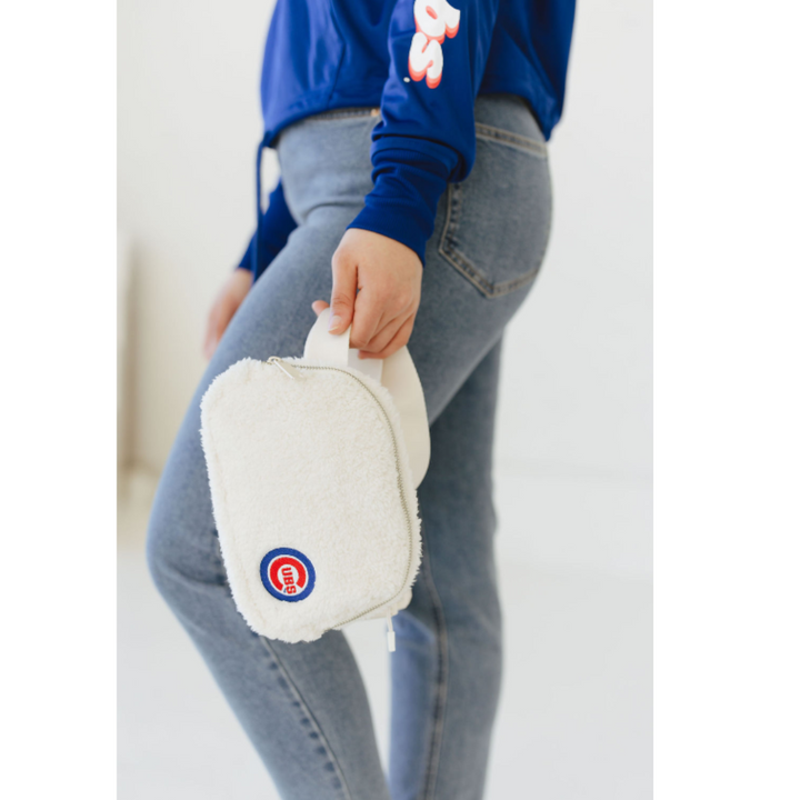 CHICAGO CUBS BULLSEYE LOGO SHERPA BELT BAG Bags & Backpacks LOGO CHAIR