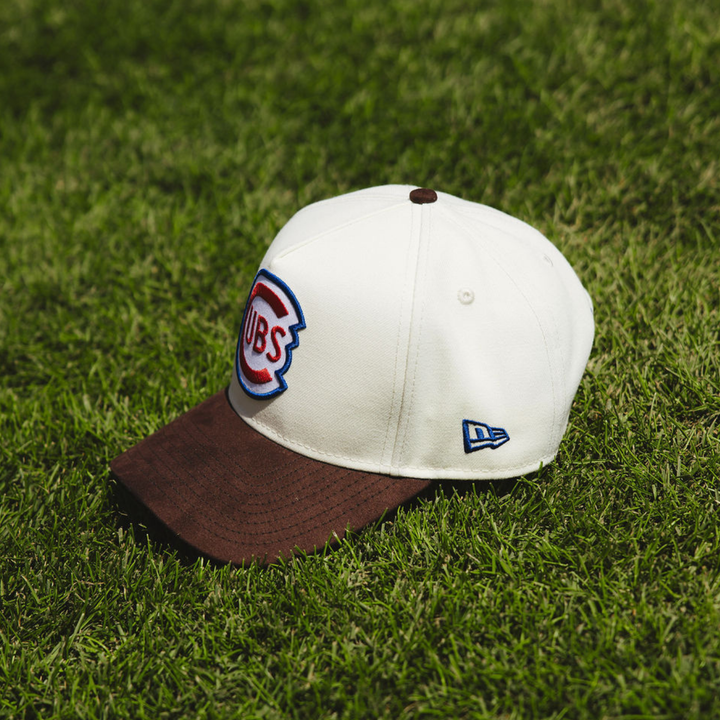 Chicago Cubs x Alice &amp; Wonder Vintage Logo 940 Cap — Brown Caps NEW ERA CAP COMPANY