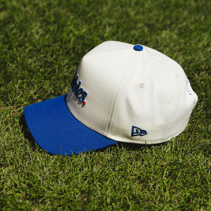 Chicago Cubs x Alice &amp; Wonder Cubbies Two-Tone 940 Cap — Ivory Caps NEW ERA CAP COMPANY